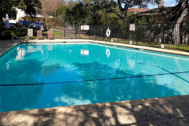 5326 Balcones DR D, Austin, TX 78731