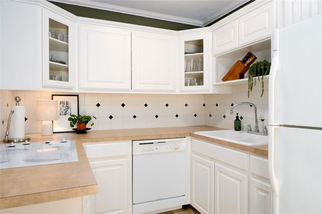 5326 Balcones DR D, Austin, TX 78731