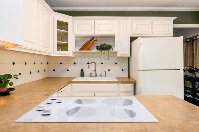 5326 Balcones DR D, Austin, TX 78731