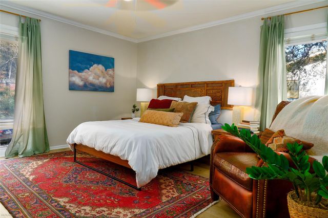 5326 Balcones DR D, Austin, TX 78731