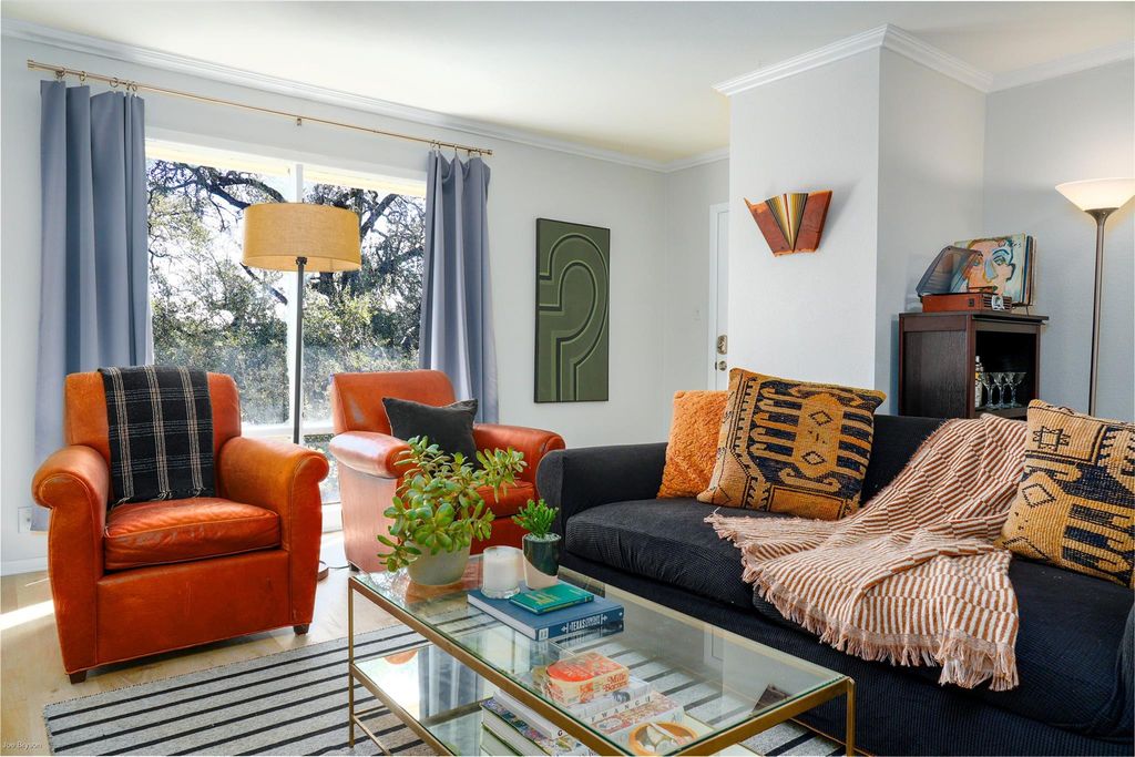 5326 Balcones DR D, Austin, TX 78731