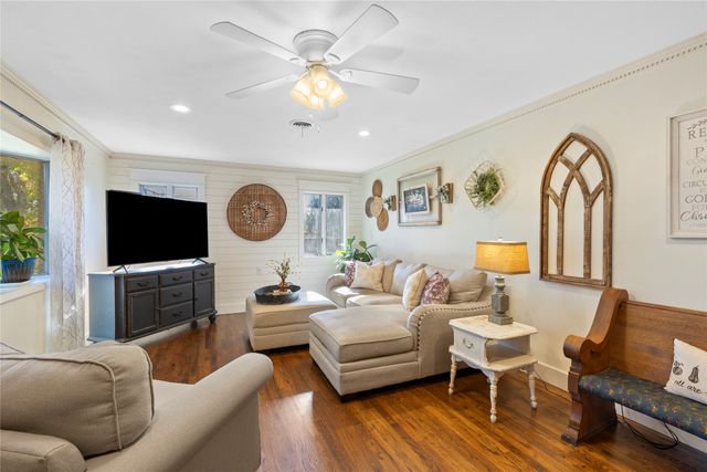 1829 N Main Street, Weatherford, TX 76085
