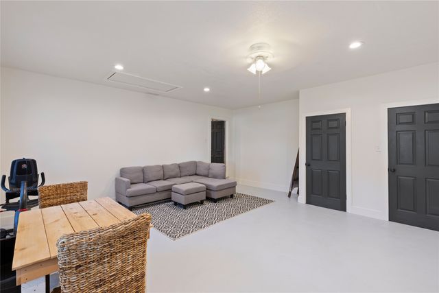 1829 N Main Street, Weatherford, TX 76085