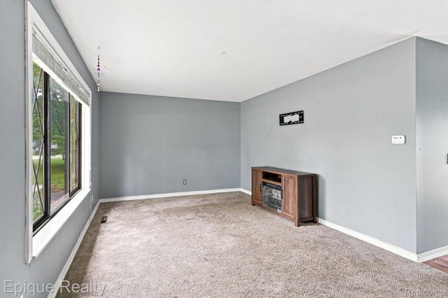 8534 Tim Tam Trail, Flushing Charter Township, MI 48433