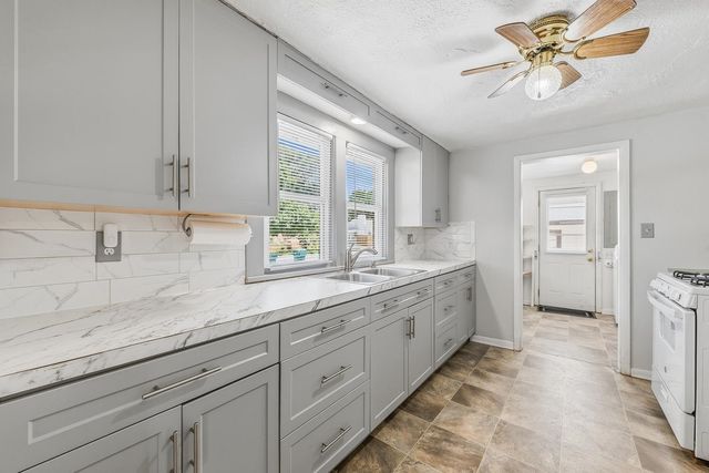 1702 S Greenwood Ave, Wichita, KS 67211