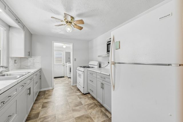 1702 S Greenwood Ave, Wichita, KS 67211