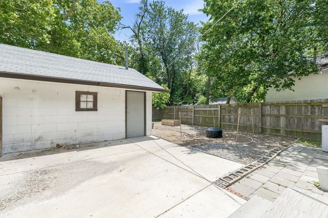 1702 S Greenwood Ave, Wichita, KS 67211