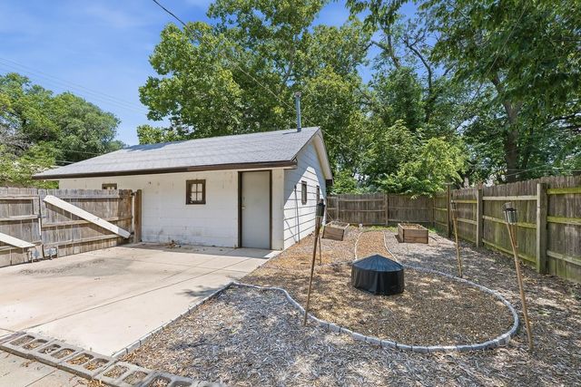 1702 S Greenwood Ave, Wichita, KS 67211
