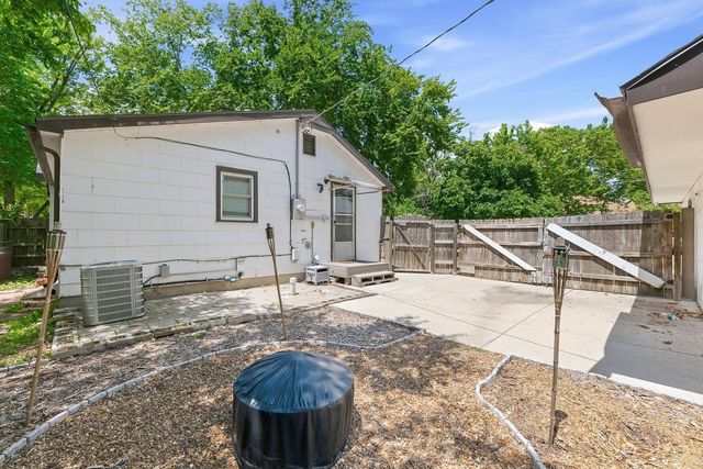 1702 S Greenwood Ave, Wichita, KS 67211