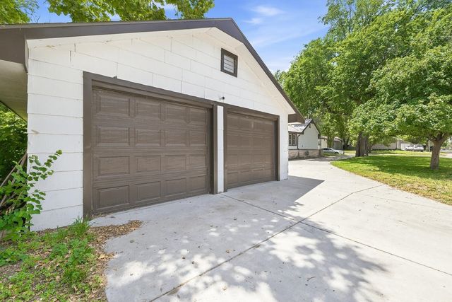 1702 S Greenwood Ave, Wichita, KS 67211