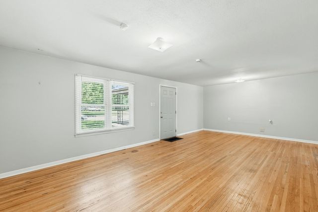 1702 S Greenwood Ave, Wichita, KS 67211
