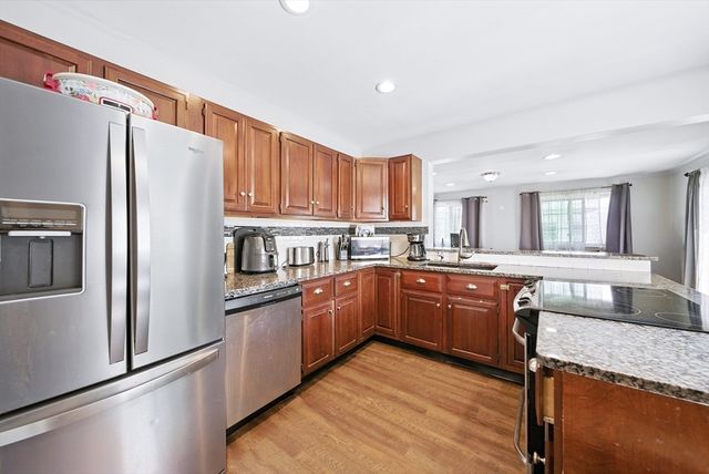 27 Clifton St, Fitchburg, MA 01420