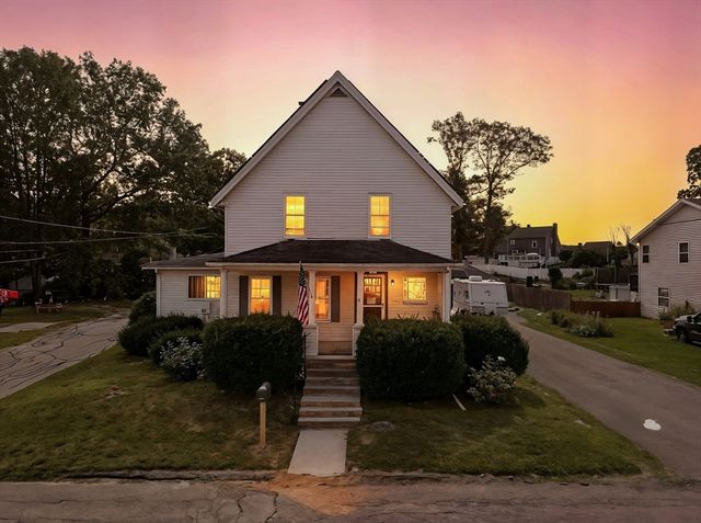 27 Clifton St, Fitchburg, MA 01420