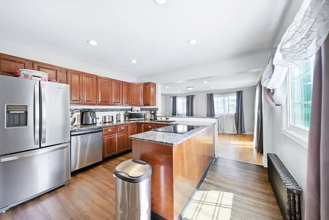 27 Clifton St, Fitchburg, MA 01420