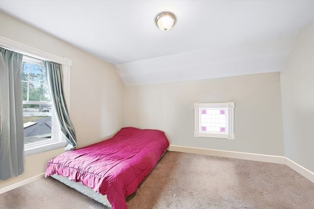 27 Clifton St, Fitchburg, MA 01420