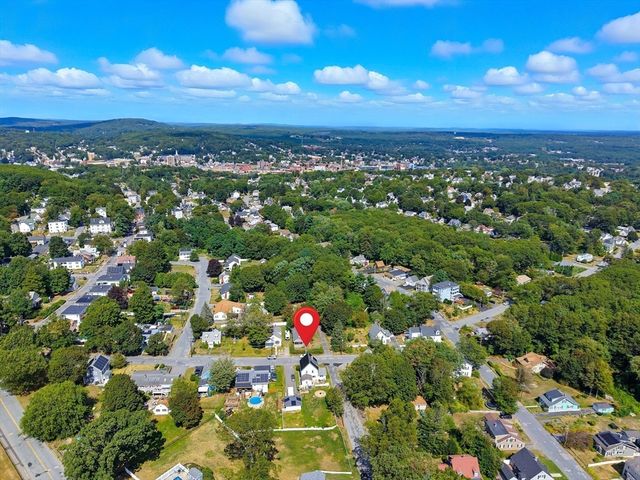 27 Clifton St, Fitchburg, MA 01420