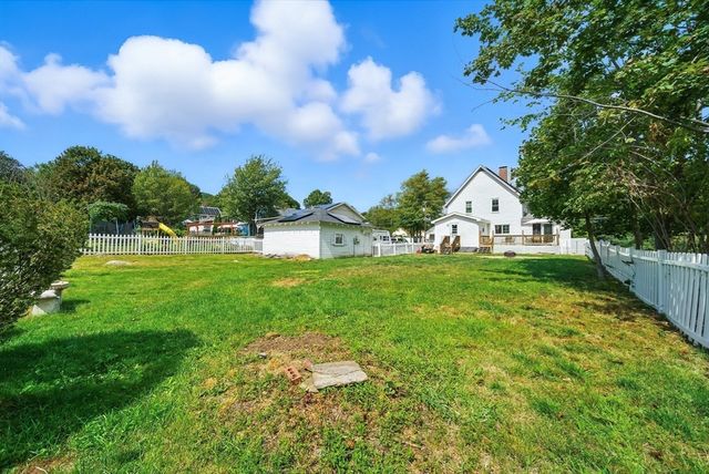 27 Clifton St, Fitchburg, MA 01420