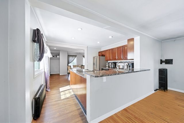 27 Clifton St, Fitchburg, MA 01420