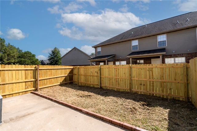 2910 Dawn Court, Siloam Springs, AR 72761