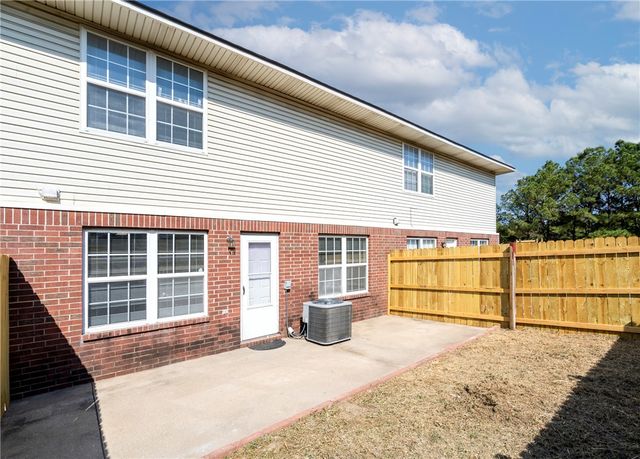 2910 Dawn Court, Siloam Springs, AR 72761