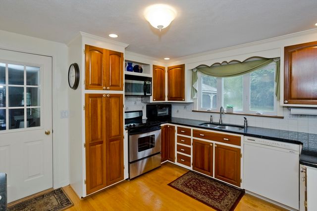 210 Steiger Dr, Westfield, MA 01085