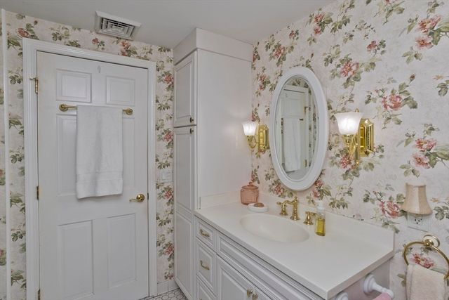 210 Steiger Dr, Westfield, MA 01085