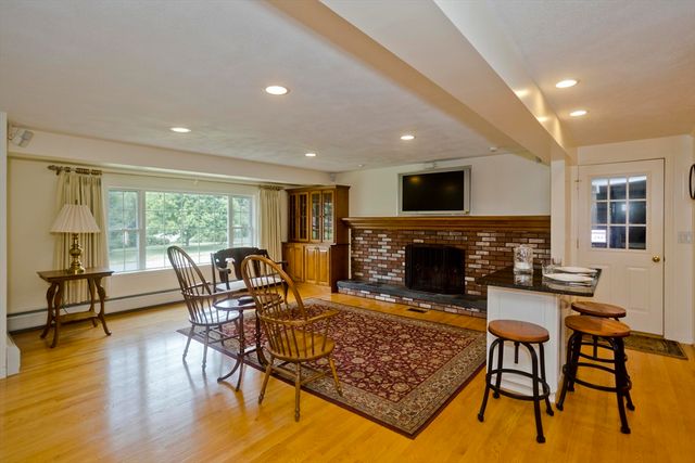 210 Steiger Dr, Westfield, MA 01085