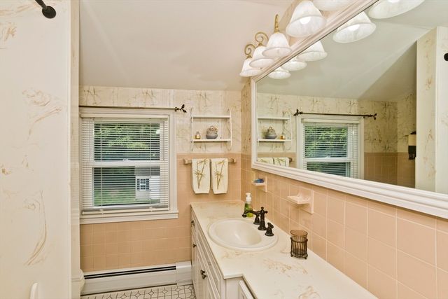 210 Steiger Dr, Westfield, MA 01085