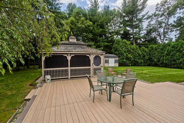 210 Steiger Dr, Westfield, MA 01085