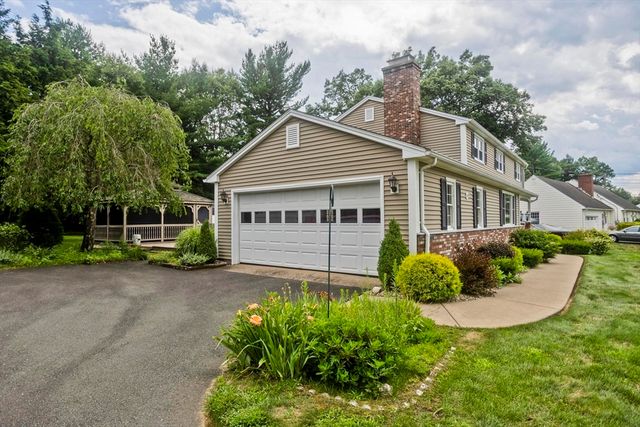 210 Steiger Dr, Westfield, MA 01085