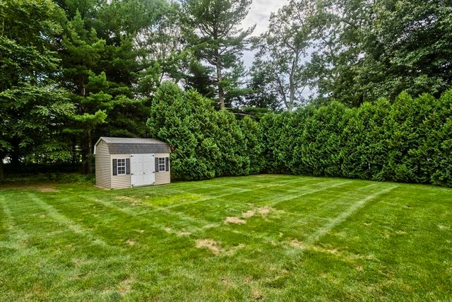 210 Steiger Dr, Westfield, MA 01085