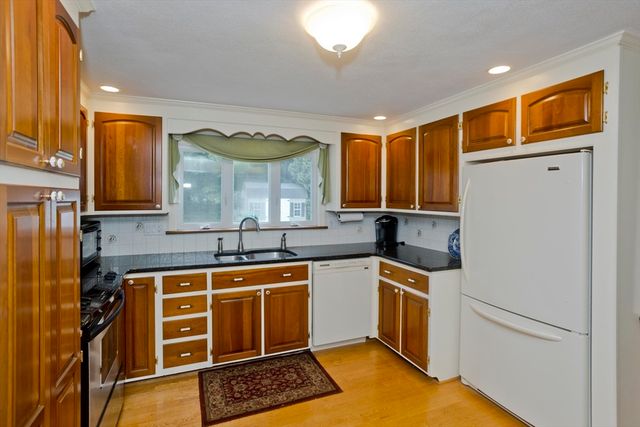 210 Steiger Dr, Westfield, MA 01085