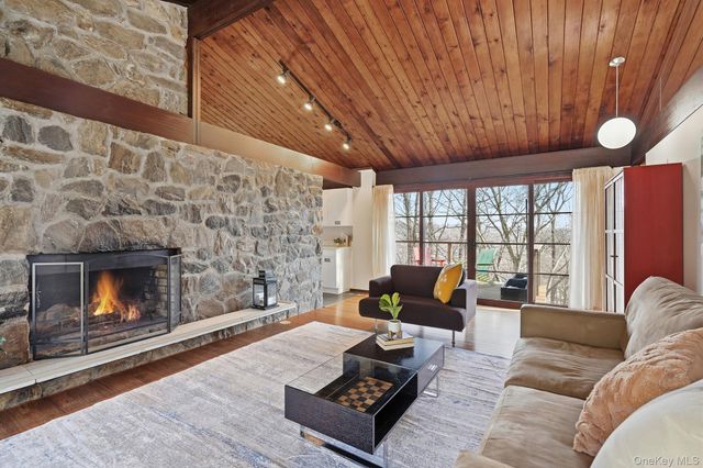 16 Park Hill Terrace, Dobbs Ferry, NY 10522