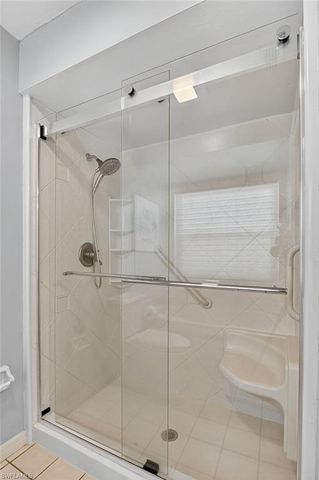 5060 Coldstream LN, Naples, FL 34104