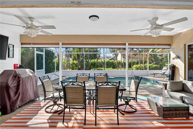 5060 Coldstream LN, Naples, FL 34104