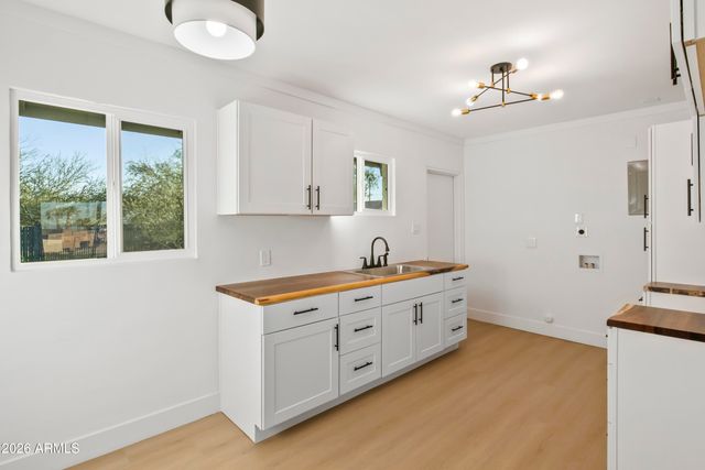 2621 N 14TH Street, Phoenix, AZ 85006