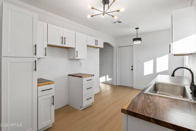 2621 N 14TH Street, Phoenix, AZ 85006
