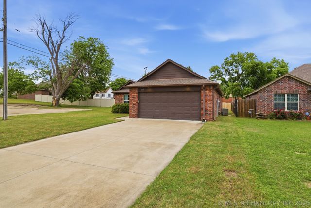 217 E Bryan Avenue, Sapulpa, OK 74066