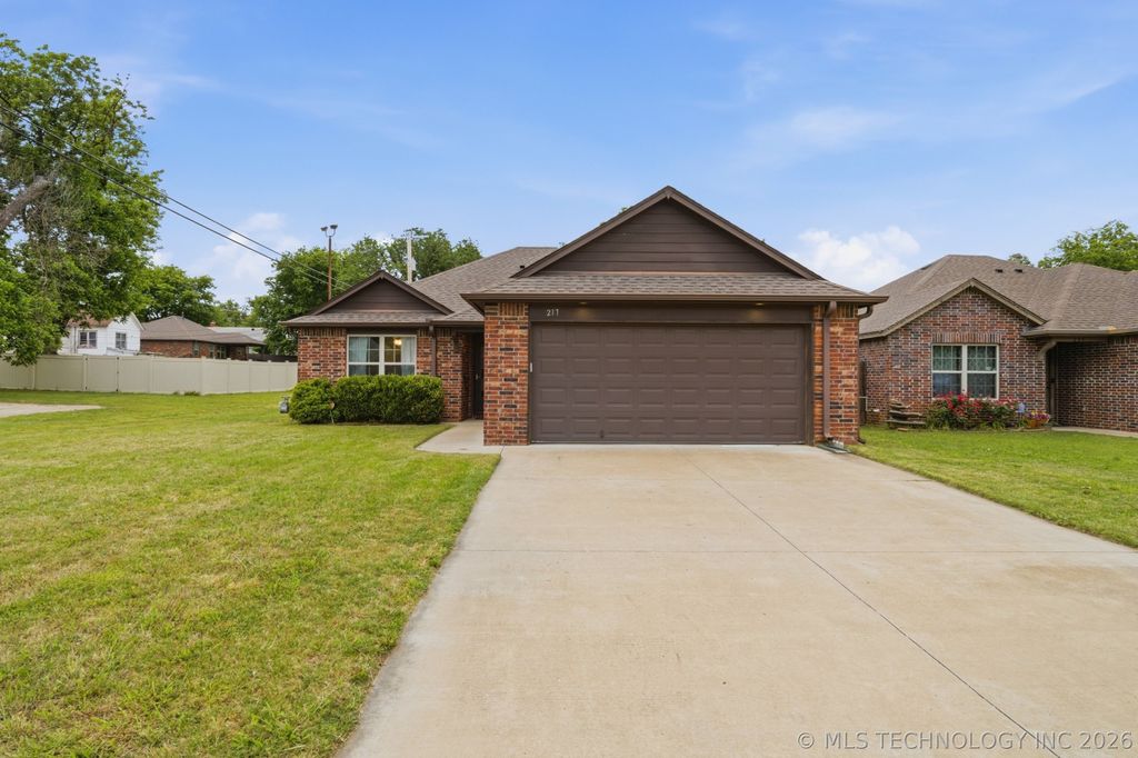 217 E Bryan Avenue, Sapulpa, OK 74066