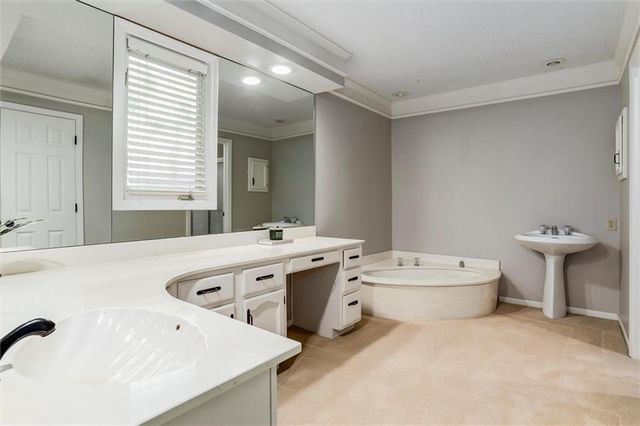 12502 W 81st Terrace, Lenexa, KS 66215