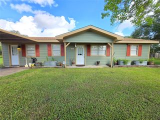 610 E Division Street, Edna, TX 77957