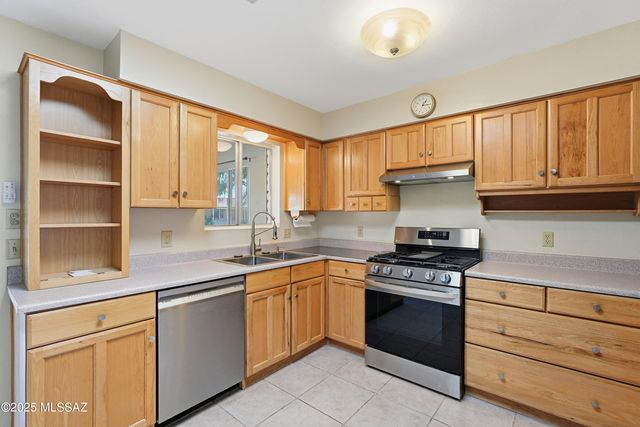 935 S LA HIGUERA, Green Valley, AZ 85614