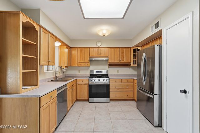 935 S LA HIGUERA, Green Valley, AZ 85614