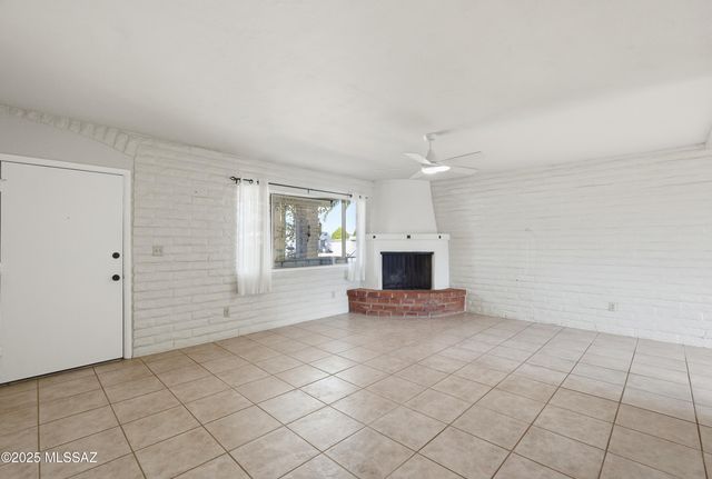 935 S LA HIGUERA, Green Valley, AZ 85614