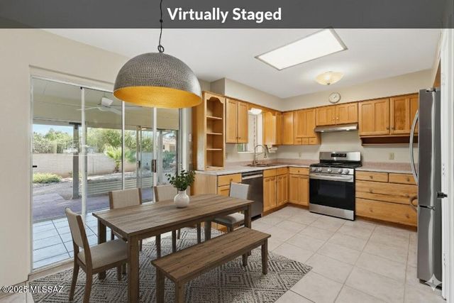 935 S LA HIGUERA, Green Valley, AZ 85614