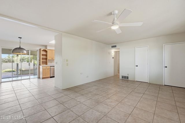 935 S LA HIGUERA, Green Valley, AZ 85614