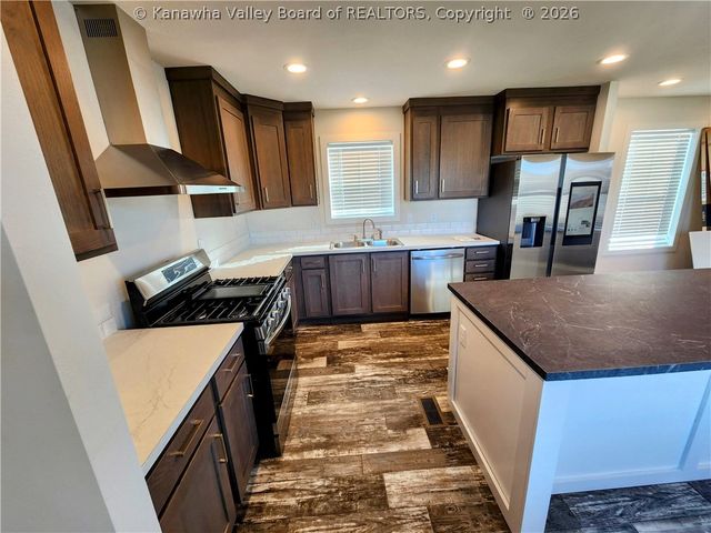 1516 2nd Avenue, Charleston, WV 25387