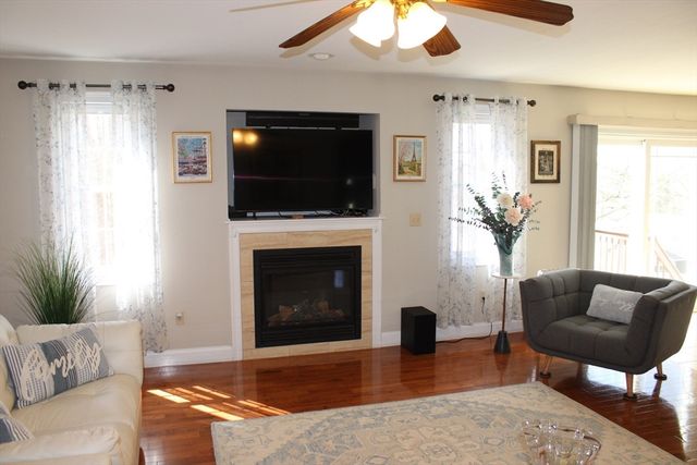 2026 Parker St, Springfield, MA 01128