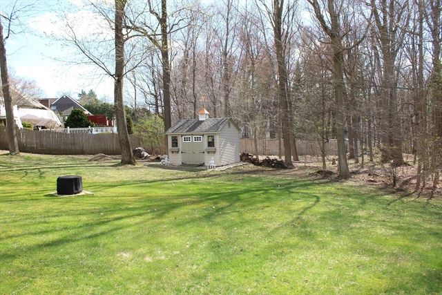 2026 Parker St, Springfield, MA 01128