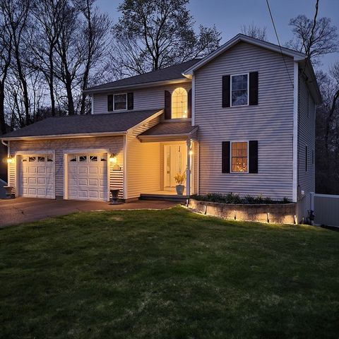 2026 Parker St, Springfield, MA 01128